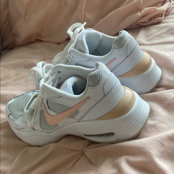 - WOMEN’S 8.5 Pink & White Nike Air Max Running Shoe - Picture 4 of 5